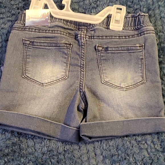 KIDS SHORT SIZE 5 - Picture 2 of 5